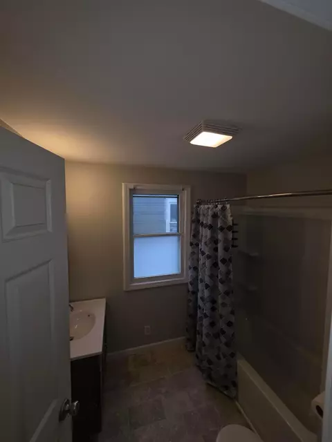 Bath - 210 Hane Ave, Marion, OH 43302 photo 4 of 4