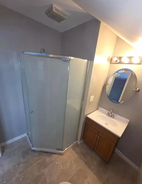 Bath - 210 Hane Ave, Marion, OH 43302 photo 1 of 4
