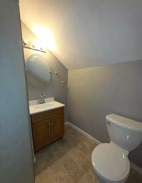 Bath - 210 Hane Ave, Marion, OH 43302 photo 2 of 4