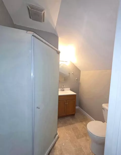 Bath - 210 Hane Ave, Marion, OH 43302 photo 3 of 4