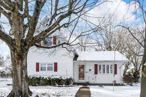 220 W Columbus St, Mount Sterling, OH 43143