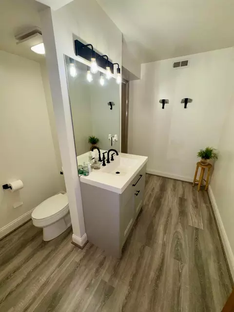 Bath - 86 Cressingham Ln, Powell, OH 43065 photo 3 of 4