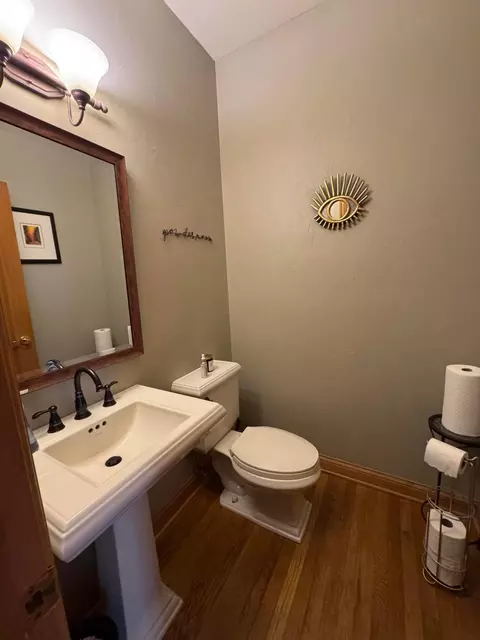 Bath - 86 Cressingham Ln, Powell, OH 43065 photo 1 of 4