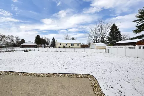 Exterior - 1800 Sioux Dr, Circleville, OH 43113 photo 5 of 7