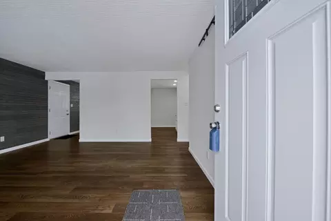 Entry Way - 1800 Sioux Dr, Circleville, OH 43113 photo 1 of 2