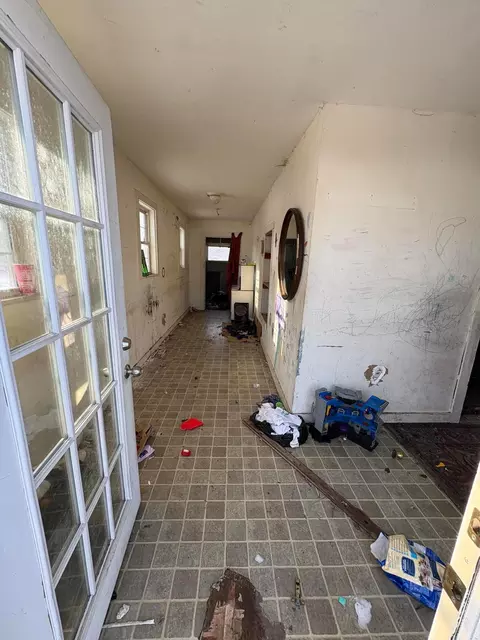 Entry Way - 1617 Clifton Ave, Springfield, OH 45505 photo 1 of 6