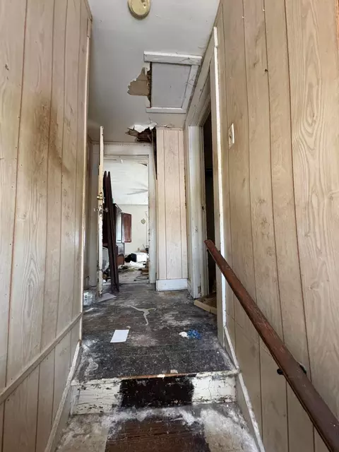 Entry Way - 1617 Clifton Ave, Springfield, OH 45505 photo 6 of 6