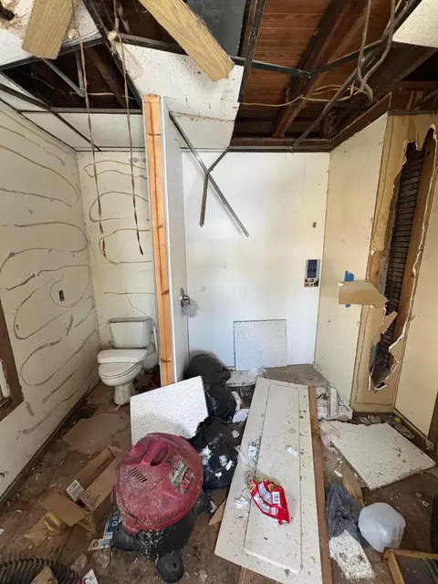 Bath - 1617 Clifton Ave, Springfield, OH 45505 photo 1 of 2