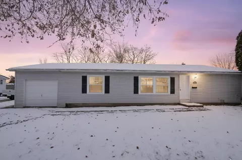 18 Hunt Dr, Sabina, OH 45169