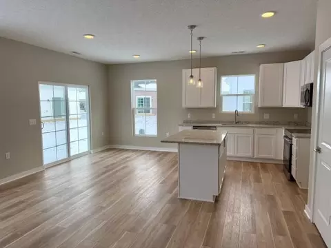 69 Wellesley Dr, Delaware, OH 43015 photo 2