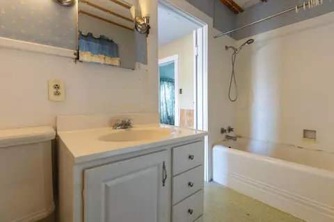 Bath - 619 E Main St, Lancaster, OH 43130 photo 3 of 4