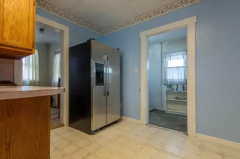 Entry Way - 619 E Main St, Lancaster, OH 43130 photo 2 of 2