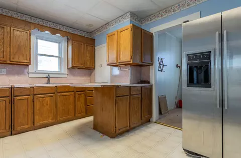 Kitchen - 619 E Main St, Lancaster, OH 43130 photo 1 of 2
