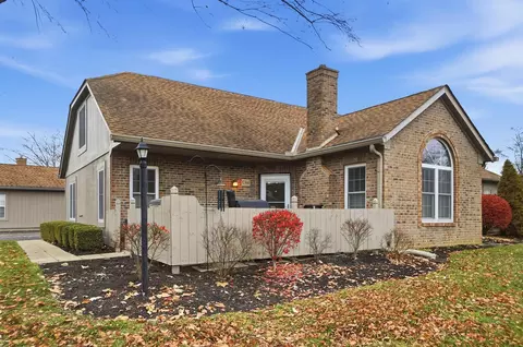 5766 Willow Lake Dr, Grove City, OH 43123