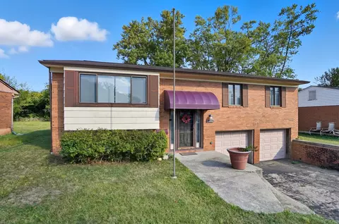 5462 Roche Dr, Columbus, OH 43229