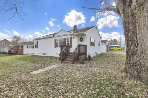 405 Watt St, Circleville, OH 43113 photo 2