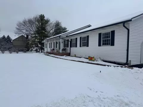 819 Hibbs Rd, Lockbourne, OH 43137