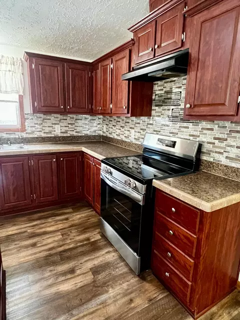 Kitchen - 25 Winter Pine Dr, Delaware, OH 43015 photo 3 of 4