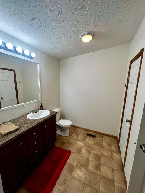 Bath - 25 Winter Pine Dr, Delaware, OH 43015 photo 3 of 6