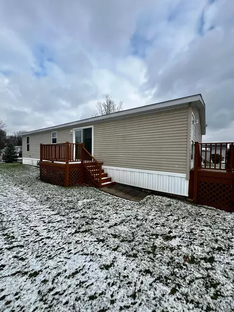 Exterior - 25 Winter Pine Dr, Delaware, OH 43015 photo 2 of 5
