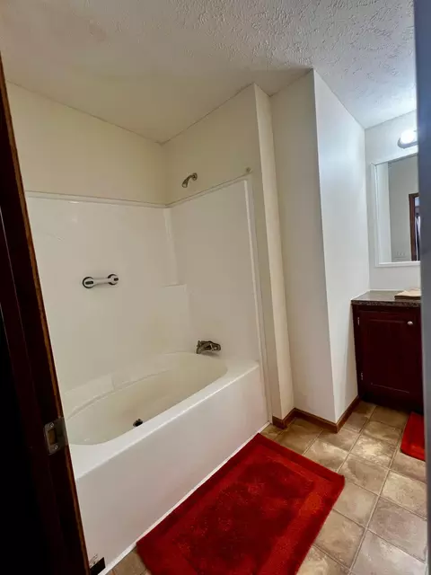 Bath - 25 Winter Pine Dr, Delaware, OH 43015 photo 1 of 6