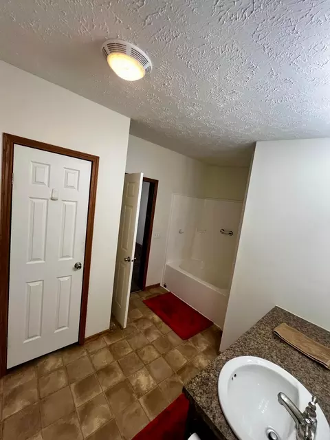 Bath - 25 Winter Pine Dr, Delaware, OH 43015 photo 4 of 6