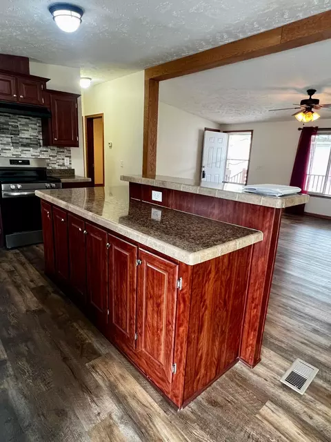 Kitchen - 25 Winter Pine Dr, Delaware, OH 43015 photo 2 of 4