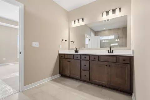 Bath - 4535 Corsican Loop E, Hilliard, OH 43026 photo 3 of 4