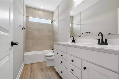 Bath - 4535 Corsican Loop E, Hilliard, OH 43026 photo 1 of 4