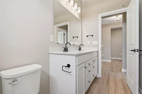 Bath - 4535 Corsican Loop E, Hilliard, OH 43026 photo 2 of 4