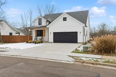 1706 Woodside Dr, Wilmington, OH 45177