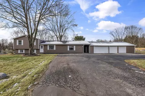 68 3rd Ave SW, Pataskala, OH 43062