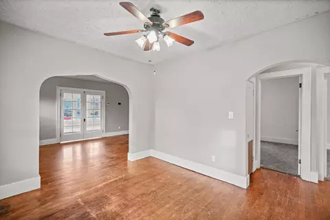 537 Clark St, Willard, OH 44890 photo 9