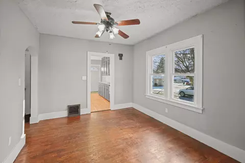 537 Clark St, Willard, OH 44890 photo 8