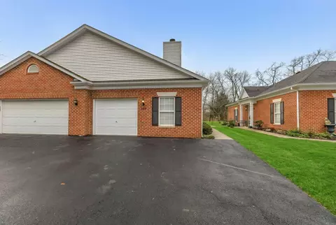 690 W Maple St, Granville, OH 43023