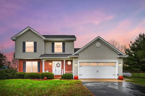 307 Hawthorne Dr, Wilmington, OH 45177