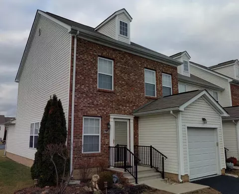 3642 Bracknell Forest Dr, Groveport, OH 43125