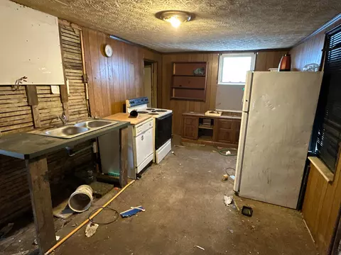 Kitchen - 334 Eagle Ave, Lancaster, OH 43130 photo 1 of 1