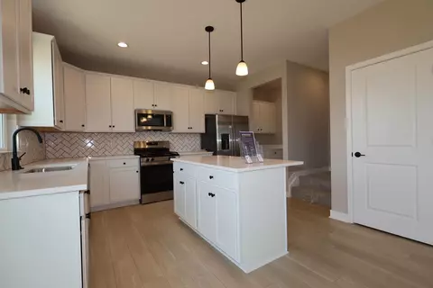 Kitchen - 1609 Kenneth Dr, Delaware, OH 43015 photo 2 of 2