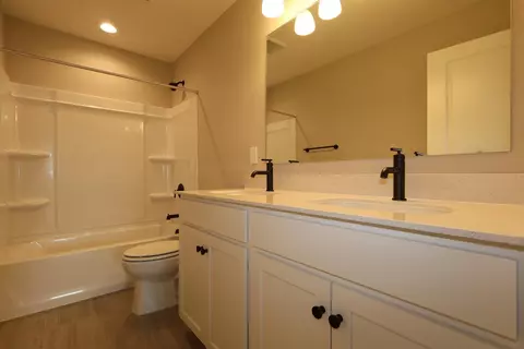 Bath - 1609 Kenneth Dr, Delaware, OH 43015 photo 2 of 3