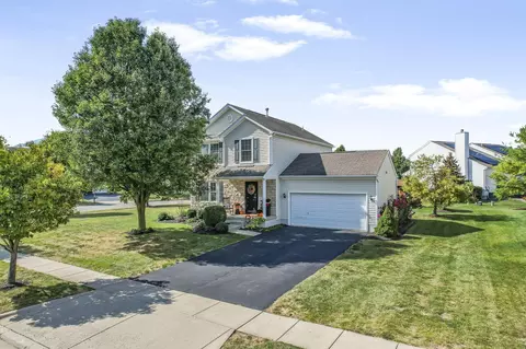 3225 Weeping Spruce Dr, Grove City, OH 43123