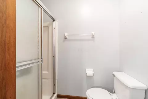 Bath - 142 Kettering Bnd, Delaware, OH 43015 photo 3 of 4