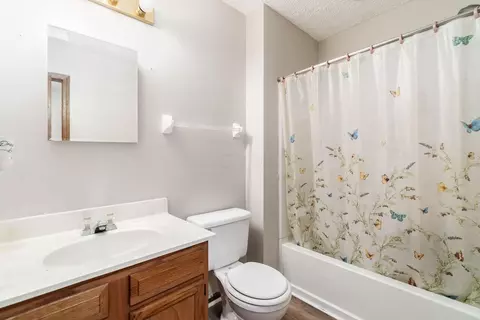 Bath - 142 Kettering Bnd, Delaware, OH 43015 photo 4 of 4