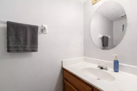 Bath - 142 Kettering Bnd, Delaware, OH 43015 photo 1 of 4