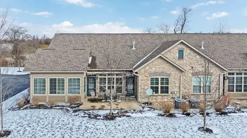 310 Stoneshire Loop, Pataskala, OH 43062 photo 2