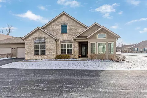 310 Stoneshire Loop, Pataskala, OH 43062
