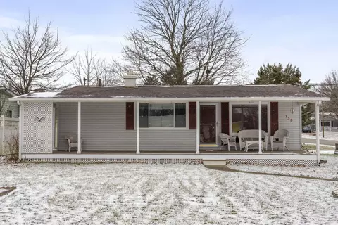 739 Meadow Dr, Newark, OH 43055