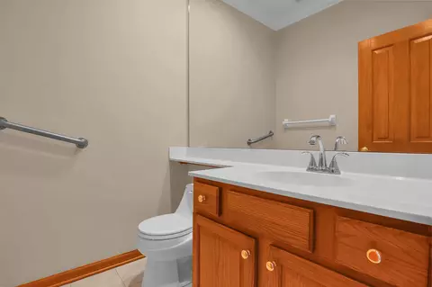 Bath - 7886 Nassau Loop, Dublin, OH 43017 photo 1 of 5