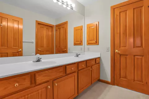Bath - 7886 Nassau Loop, Dublin, OH 43017 photo 4 of 5
