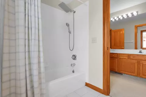 Bath - 7886 Nassau Loop, Dublin, OH 43017 photo 5 of 5